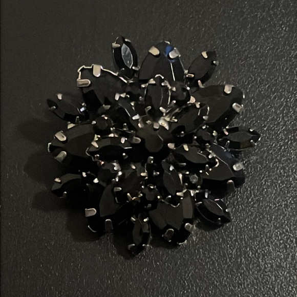 Vintage Mid Century Black Rhinestone 3D Flower StarBurst Brooch - Picture 3 of 6
